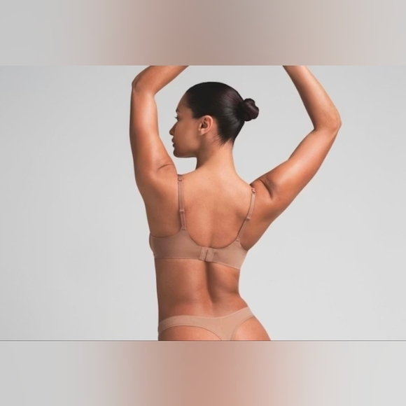 SKIMS Ultimate Push Up Balconette Bra - Picture 3 of 9